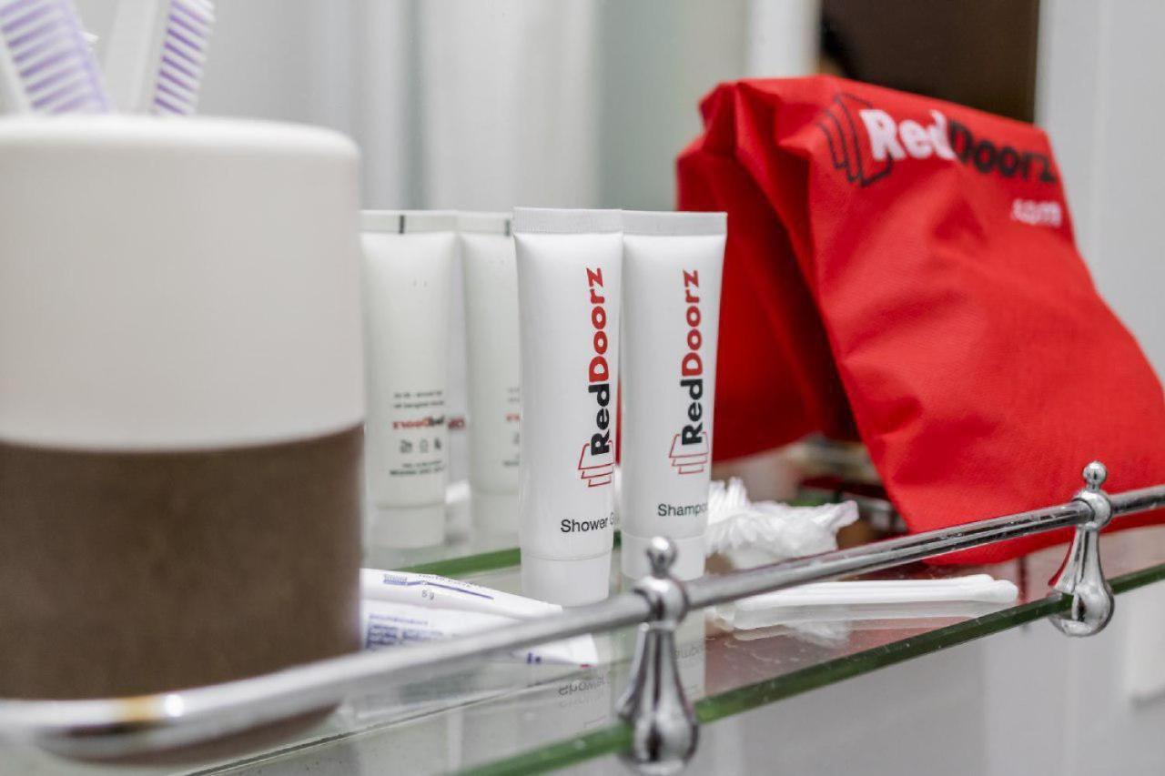 Reddoorz Plus Near Jakarta Kota Station Ngoại thất bức ảnh
