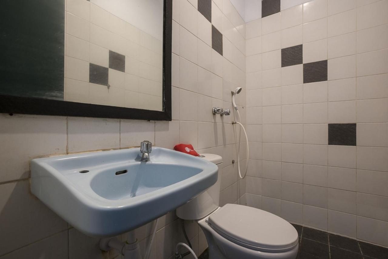 Reddoorz Plus Near Jakarta Kota Station Ngoại thất bức ảnh